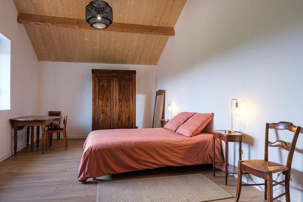 Ferme, le modernisme au cœur de la nature, dépendance et  piscine privée. in La Chapelle-Faucher, Périgord Vert