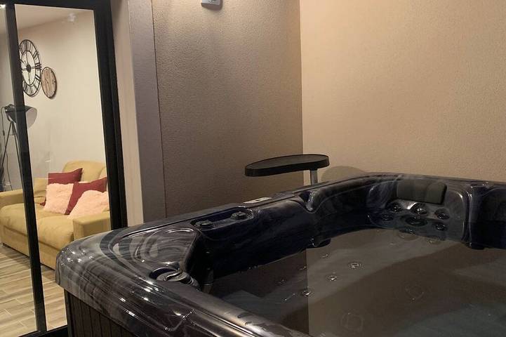 Location de vacances pour 4 personnes, avec jacuzzi et terrasse à Villeblevin - 4