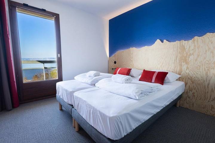 Hôtel pour 4 personnes, avec vue sur le lac ainsi que vue et terrasse