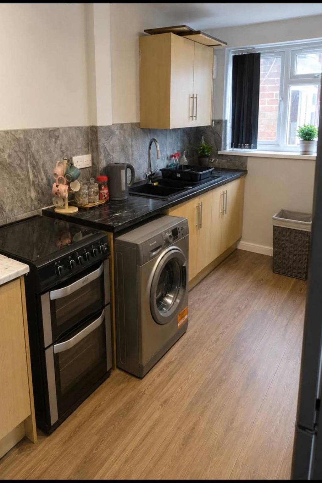 House Sleeps 6 with Hot Tub and Parkingcheaiesst than  on any site in Blackpool Pleasure Beach, North West England