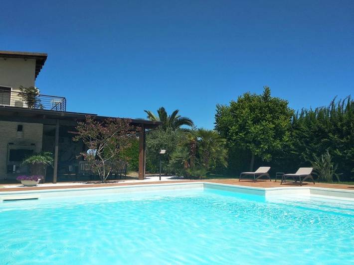 Chambre d’hôte pour 2 personnes, avec jardin ainsi que vue et piscine à Trani - 4