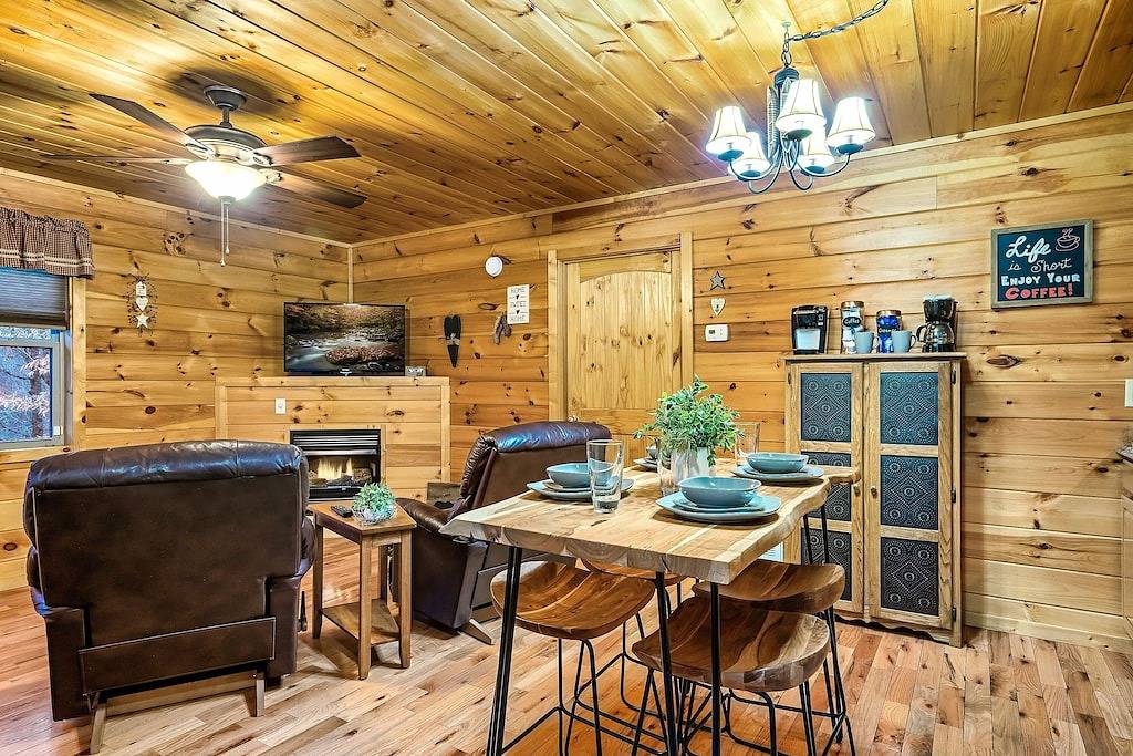 Cabin Rentals And Lodges for 2 Guests in Pigeon Forge, Sevier County