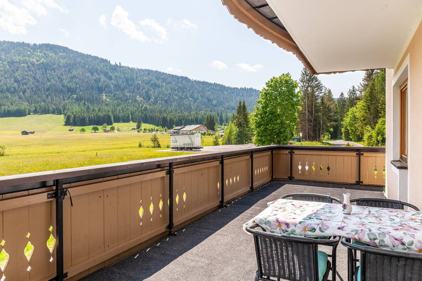 Ganze Wohnung, Ferienwohnung "Enzian 1" mit Bergblick, privater Terrasse und Wlan in Leutasch, Innsbruck Land
