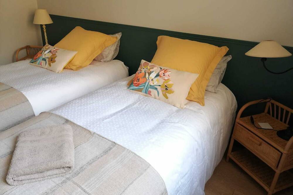 Ganze Wohnung, Very quiet, bright duplex apartment on the edge of a forest, 15 minutes' walk from the town center in Fontainebleau, Seine-et-Marne