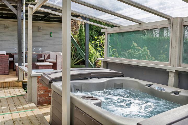 Villa für 2 Personen, mit Whirlpool und Terrasse sowie Garten in England