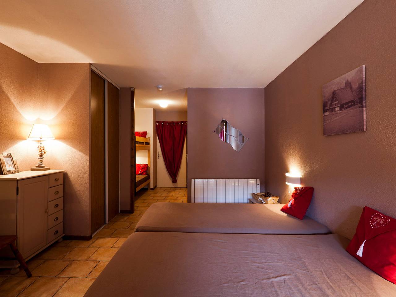 Entire studio, Spacious Studio for 4 with Balcony, Parking, and Wifi in Quiet Brides-les-Bains Location in Brides-les-Bains, Les Trois Vallées