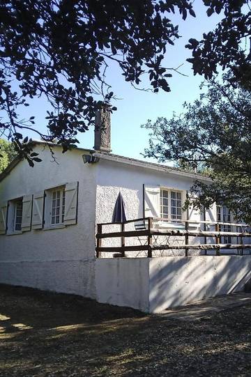 Gîte pour 4 personnes, avec jardin et terrasse, animaux acceptés à Brousses-et-Villaret