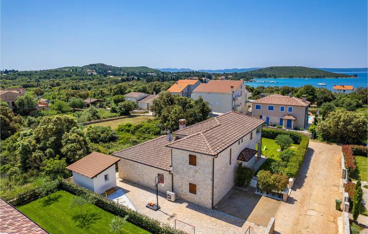 Encantador apartamento de 2 dormitorios con piscina, terraza y a pocos pasos de la playa de Lučica Skrača in lučica Skrača, Ugljan