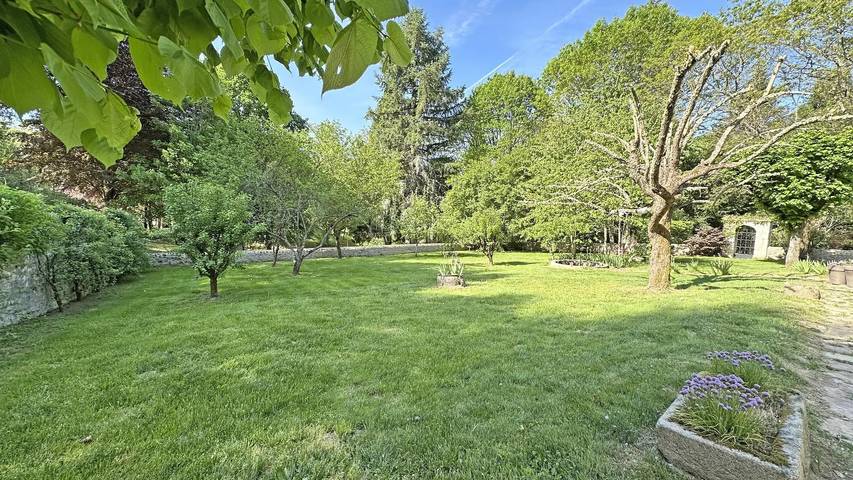 Gîte pour 6 personnes, avec jardin à Compreignac - 3