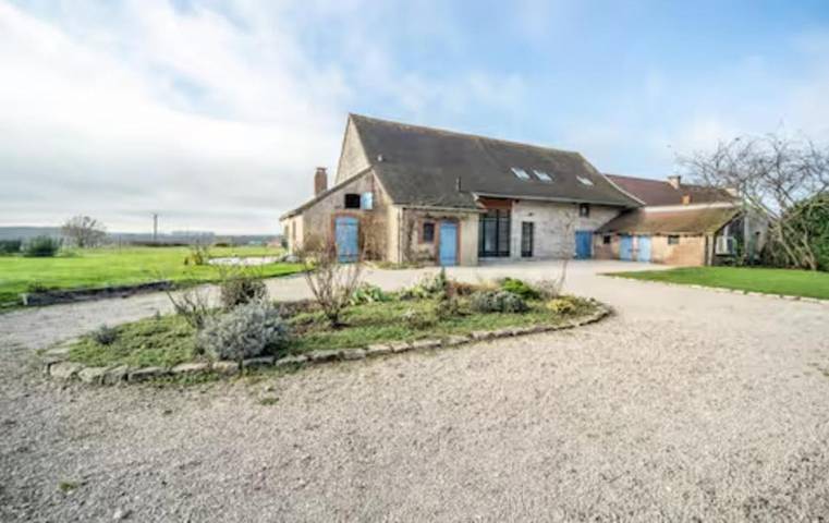 Location de vacances pour 10 personnes, avec jardin et piscine, animaux acceptés à Saint-Germain-du-Plain - 3