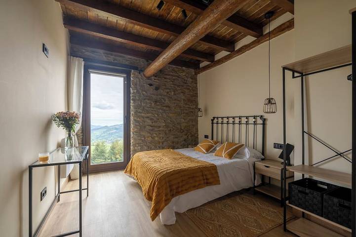 Apartamento entero, Este apartamento rural tiene 65m2, 3 dormitorios y 2 baños, además de la cocina-sala in Aya, Guipúzcoa
