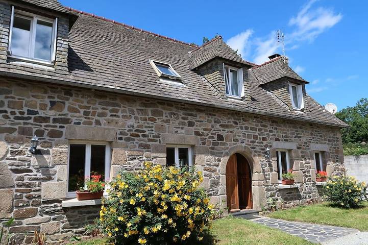 Location de vacances pour 11 personnes, avec jardin à Trémel