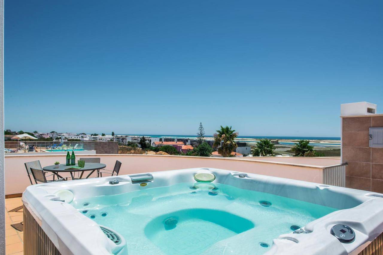 Fuseta Ria Resort - Villa Jasmine - Pool, Jacuzzi & Sea Views in Moncarapacho e Fuseta, Ria Formosa