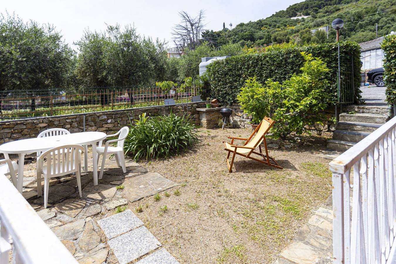 Ganze Ferienwohnung, La casa di Sara - La Casa di Sara Trilocale con con giardino privato in Cipressa, Riviera di Ponente