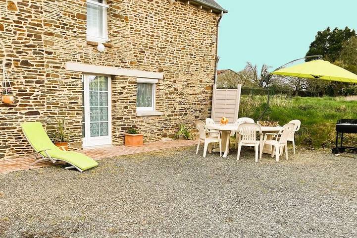 Gîte pour 10 personnes, avec jardin à Plesder