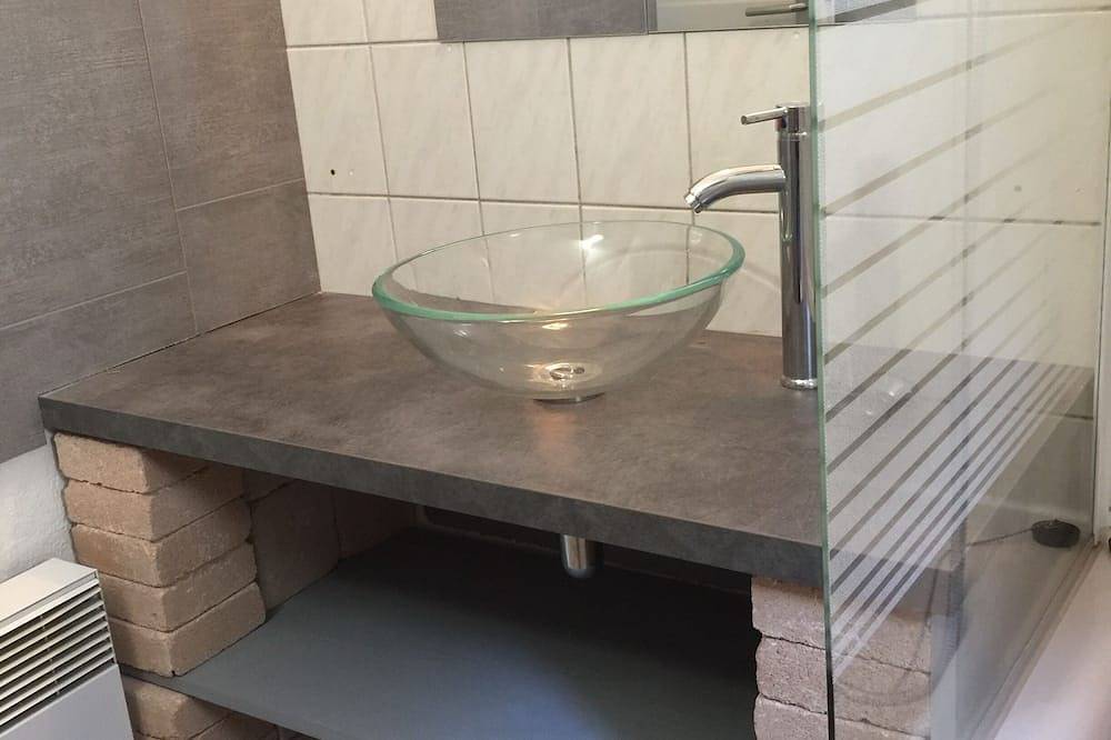 Appartement entier, T2 independant + terrasse; Vedene, pres d Avignon in Vedène, Vaucluse
