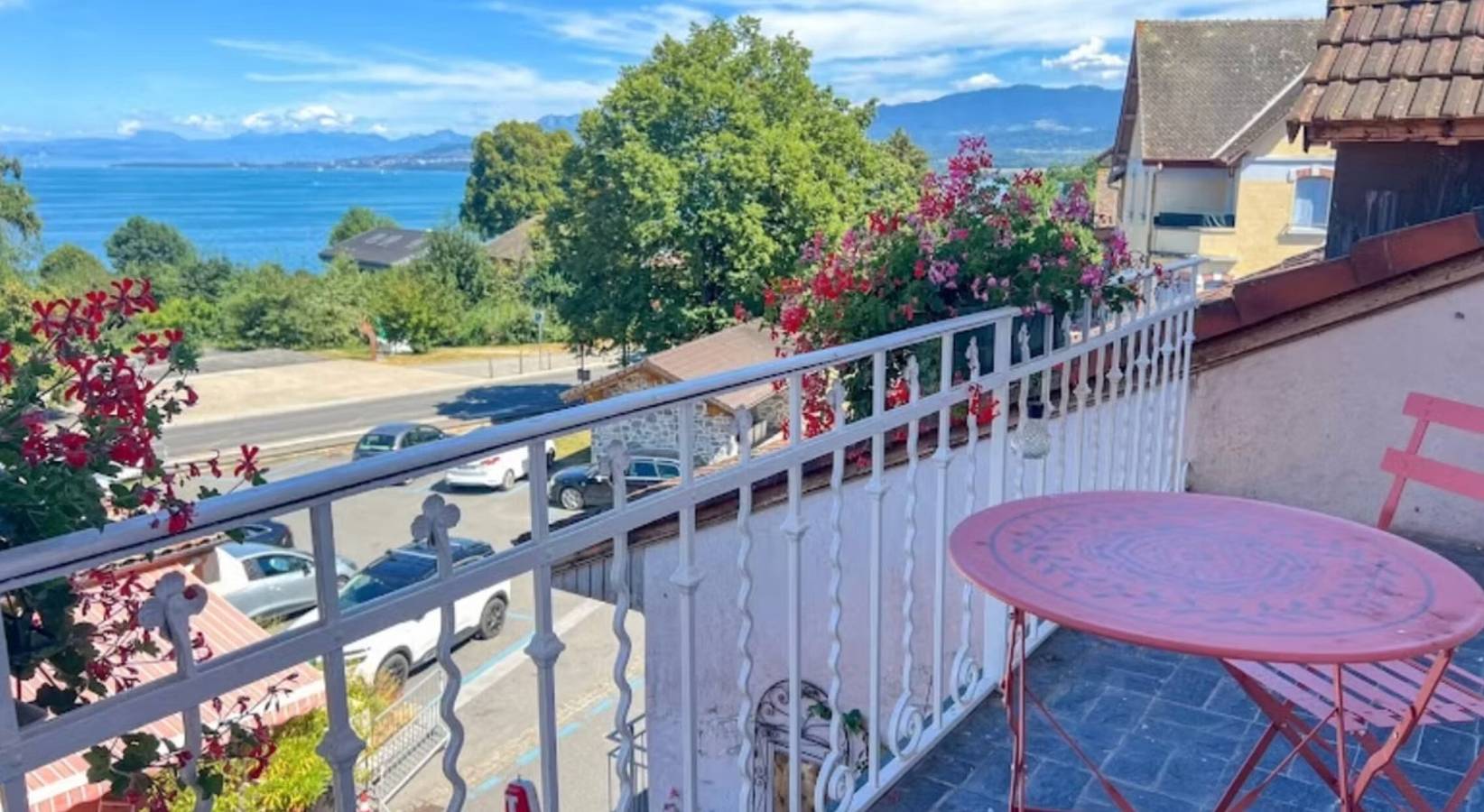Zimmer „Mésange“ mit Seeblick, privater Terrasse und Wlan in Excenevex, Thonon-les-Bains und Umgebung