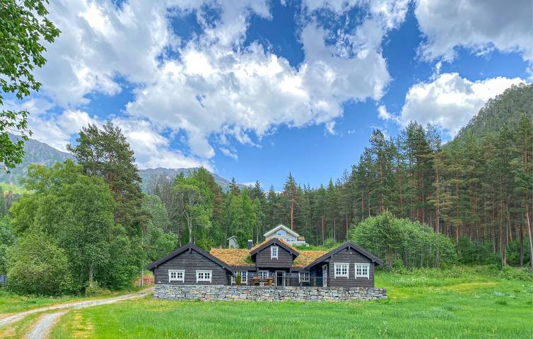 Ferienhaus für 9 Personen, mit Terrasse und Sauna sowie Garten