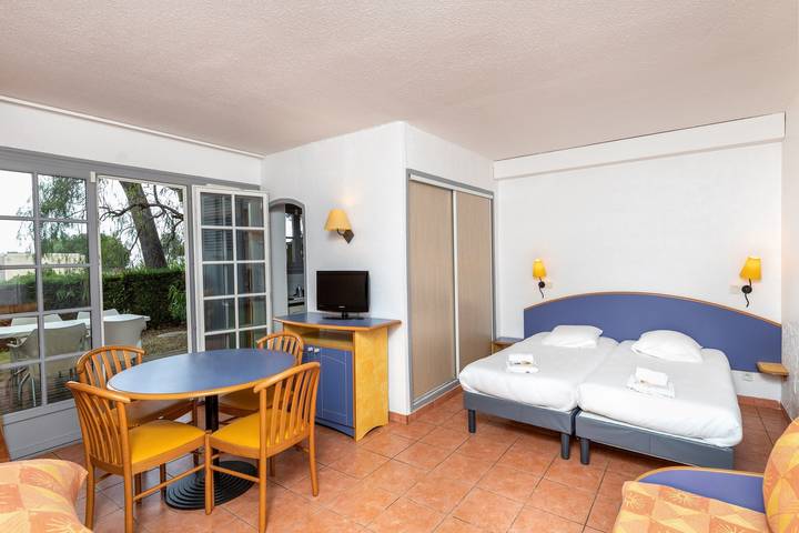 Location de vacances pour 2 personnes, avec piscine et balcon dans Boulouris