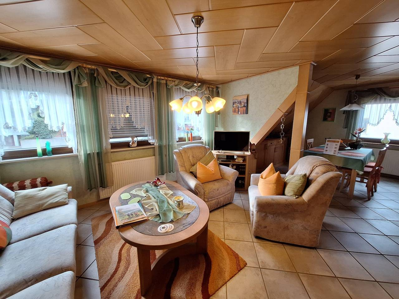Geheel vakantieappartement, Appartement, bad, Wc, 1 slaapkamer in Rhens, Osteifel