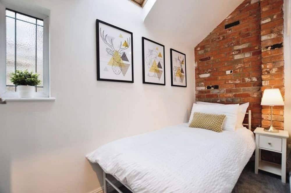 Bright And Airy Cottage Close To Salisbury Centre in Salisbury, Wiltshire