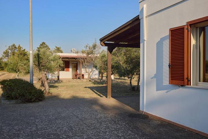 Villa per 12 persone, con panorama e giardino nonché terrazza, con animali domestici in Alezio