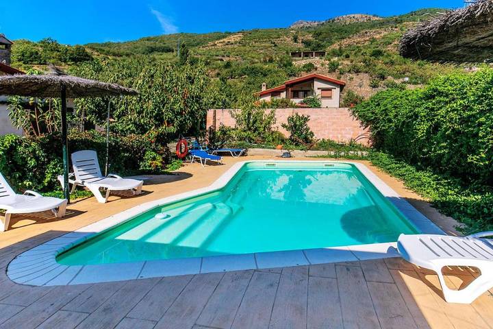 Casa rural para 6 personas, con Balcón y Terraza además de Jardín y Piscina en Valle del Jerte