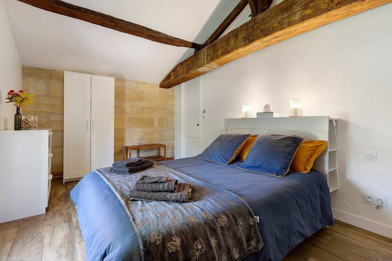 Chambre Lussac Saint Emilion avec terrasse et jardin communs, Wi-Fi in Saint-Denis-de-Pile, Région de Libourne