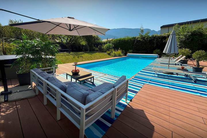 Villa pour 8 personnes, avec jacuzzi ainsi que jardin et piscine