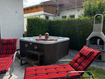 Ferienhaus für 9 Personen, mit Sauna und Seeblick sowie Terrasse und Garten, mit Haustier in Göhren-Lebbin
