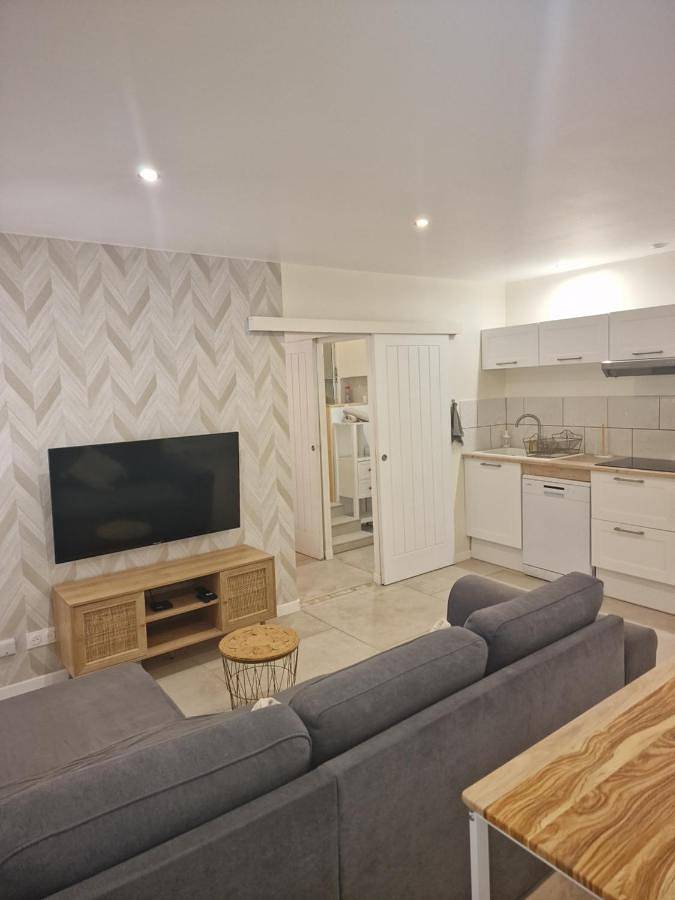 Gîte pour 3 personnes, avec terrasse à Pinet (homonymie) - 2