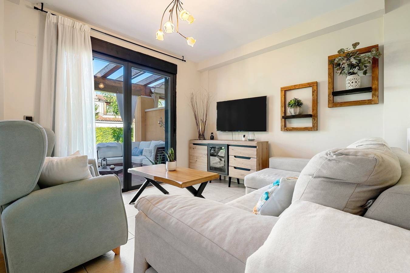 Casa de vacaciones 'Emi' con piscina compartida, Wi-Fi y aire acondicionado in Cambrils, Costa Dorada