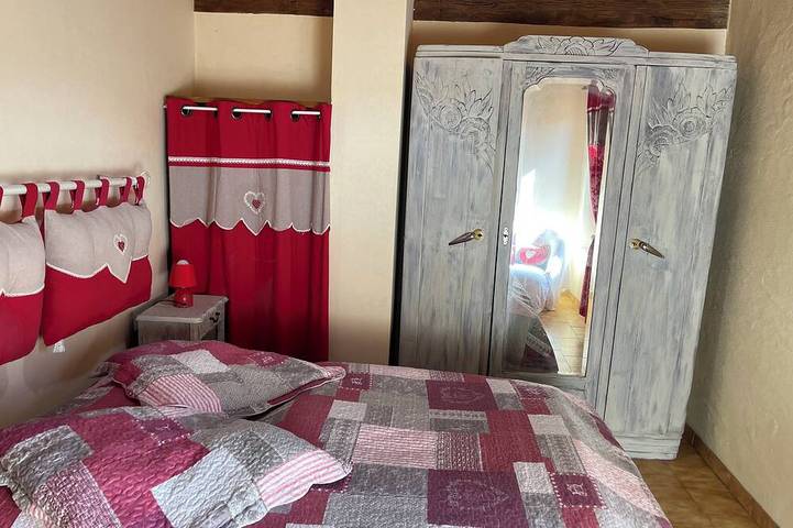 Gîte pour 8 personnes, avec jardin ainsi que piscine et jacuzzi à Valojoulx - 3