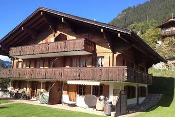 Gîte pour 4 personnes, avec balcon dans Matten