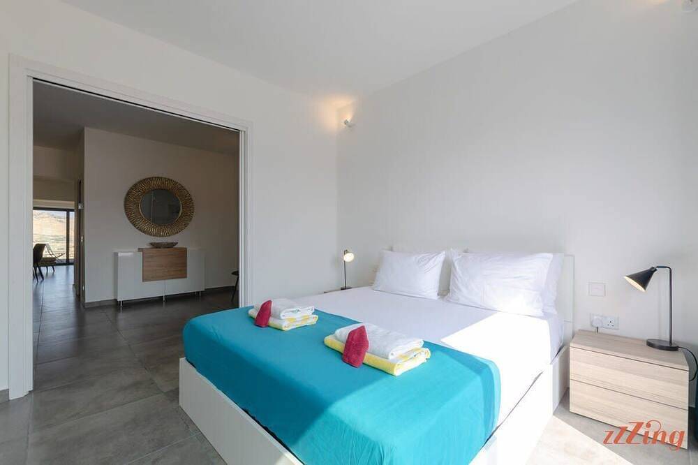 Ganze Wohnung, 2 Bed Apartment w/ Distant Sea and Country Views in Marsalforn, Zebbug