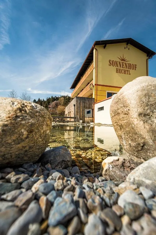 Gästehaus für 3 Personen, mit Sauna und Ausblick sowie Pool und Garten, mit Haustier - 1