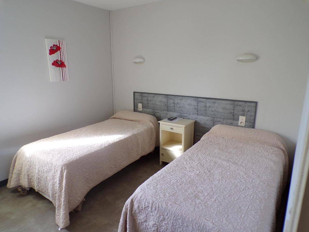 Comfort Triple Room in Espalion, Parc naturel régional de l'Aubrac
