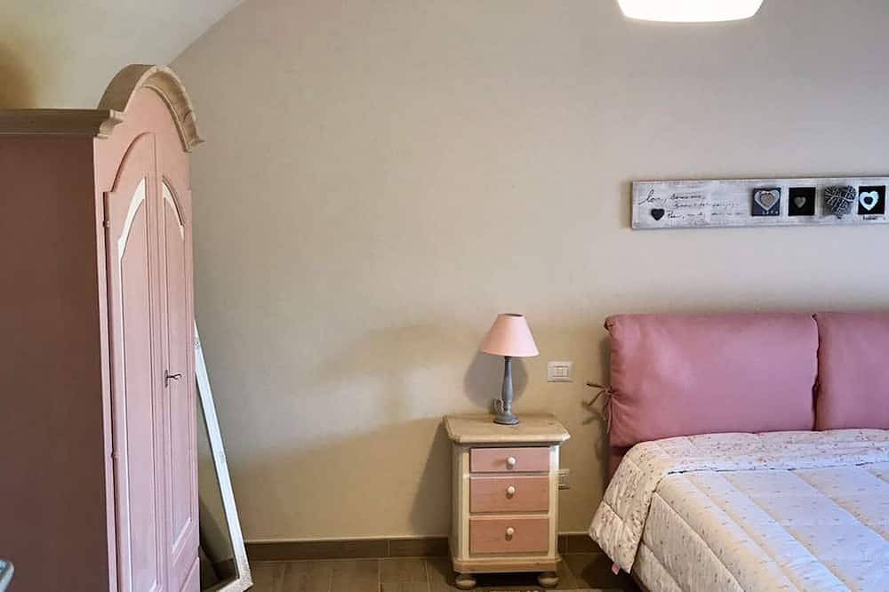 Ganze Wohnung, Helle Wohnung mit einem Schlafzimmer mit Terrasse und Garten in Ponti sul Mincio, Gardasee