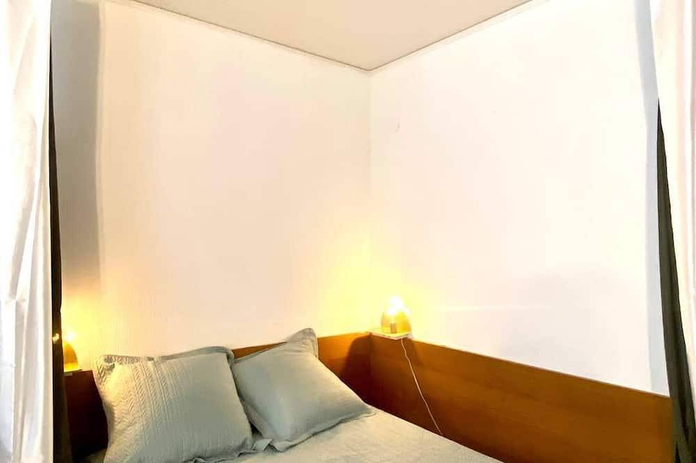 Entire apartment, Studio With Loggia A Few Meters From The Town Center And The Thermal Center in Vernet-les-Bains, Parc naturel régional des Pyrénées catalanes