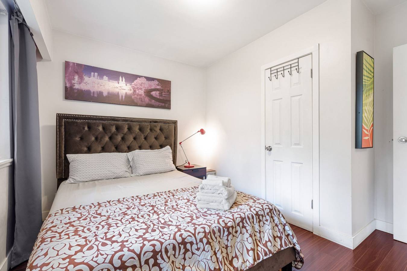 Spacious 3 Br Suite w/ Private Entry & Laundry in Vancouver, British Columbia