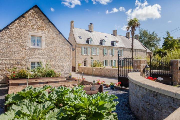 Chambre d’hôte pour 2 personnes, avec jardin ainsi que vue et terrasse dans Cotentin