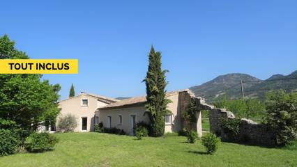 Gîte pour 9 personnes, avec jardin ainsi que terrasse et piscine à Saint-Auban-sur-l'Ouvèze