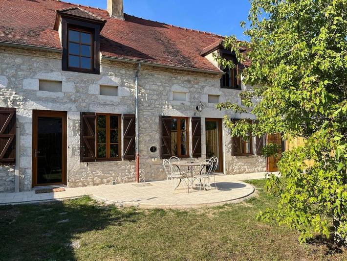 Location de vacances pour 8 personnes, avec Terrasse et Jardin dans Ébreuil
