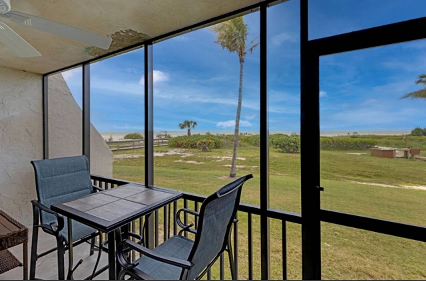 Ganze Wohnung, Newoceanfront + Gulf Water Views 1st Floor Sanibel in Sanibel, Sanibel Island
