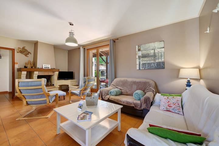 Gîte "Le Vieux Chêne" with Shared Pool! in Fontenay-le-Comte