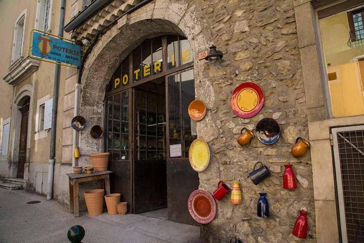 Location de vacances pour 8 personnes, avec vue ainsi que jardin et piscine, animaux acceptés à Le Poët-Célard - 3