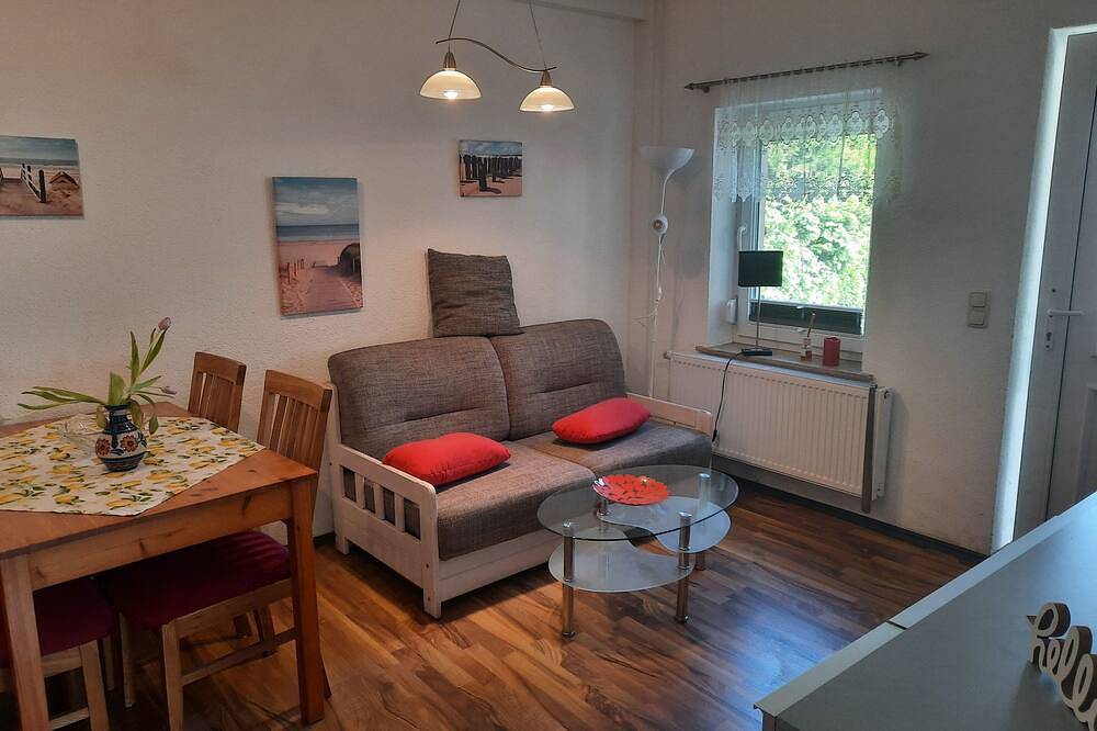 Entire apartment, Apartment 3 - Apartments Naschkatze Usedom- terrace, garden & tranquility in Neeberg, Krummin