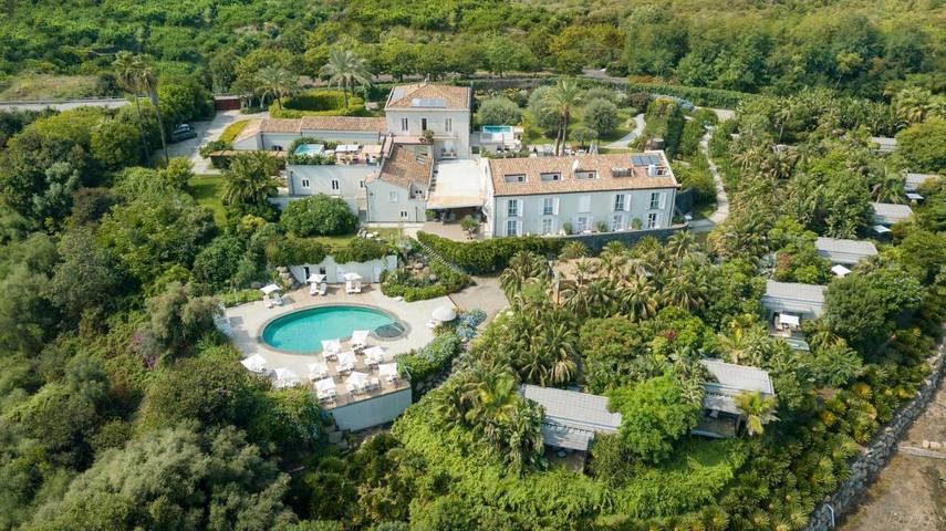 Hôtel pour 2 personnes, avec jacuzzi ainsi que piscine et jardin