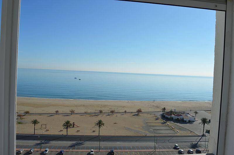 Entire studio, Cabin studio with a terrace overlooking the sea in Empuriabrava, Upper Empordà
