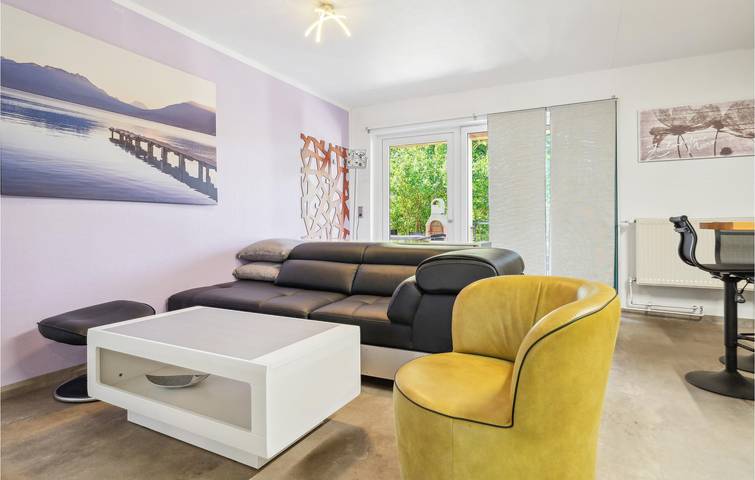 Ganze Ferienwohnung, Gemütliche Wohnung mit Terrasse, Internet und Parkplatz bei Zadelsdorf in Bungalowdorf Zadelsdorf, Zeulenroda-Triebes